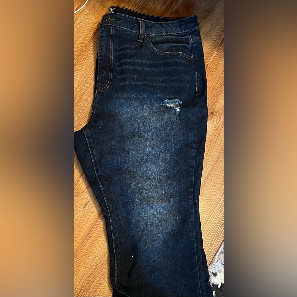 Distressed Jeans - Picture 2 of 5